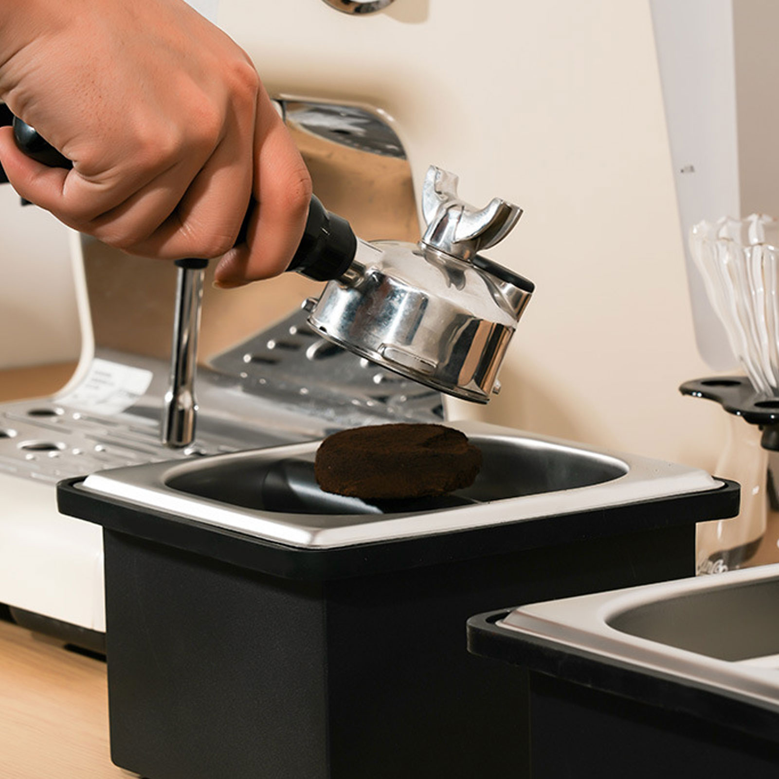 กล่องทิ้งกากกาแฟสำหรับบาริสต้า - Coffee Knock Box บทวิจารณ์และราคา